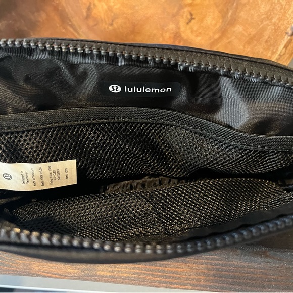 NWT Lululemon everywhere belt bag black - Picture 5 of 7